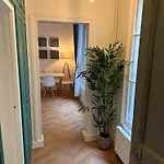 Apartman Loft A 2 Pas Des Champs Elysees Et De La Defense! *