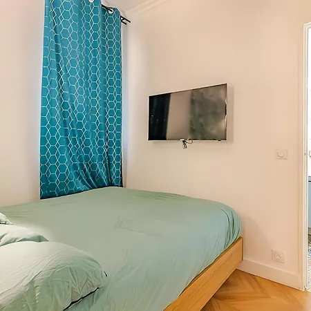 Loft A 2 Pas Des Champs Elysees Et De La Defense!